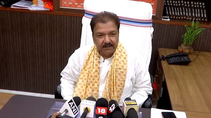 Tejashwi may also talk about distributing gold chains and ri
