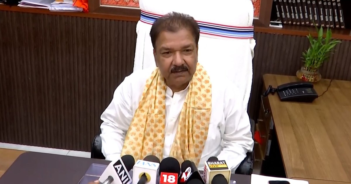 Tejashwi may also talk about distributing gold chains and ri