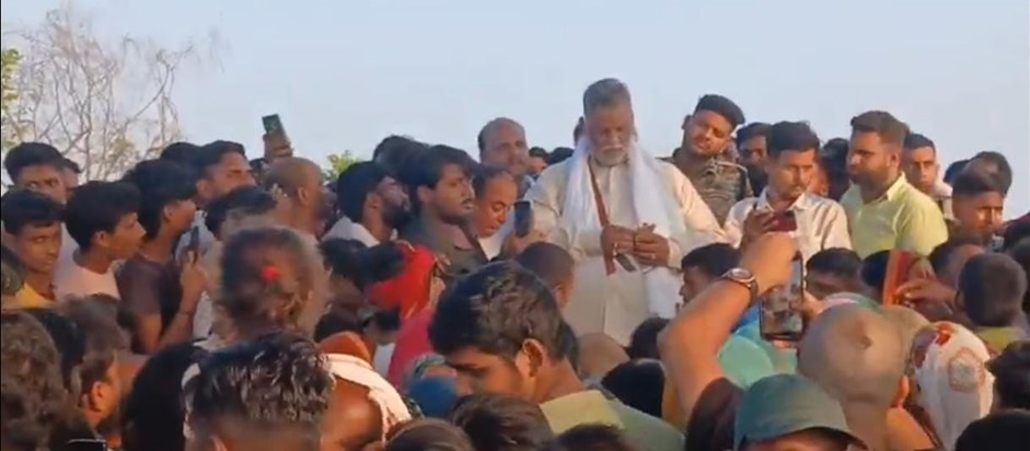 Pappu Yadav said he will not be afraid now that the Election पैसे बांटते पप्पू यादव