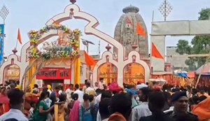 Crowds of devotees and devotees gathered at the Sun Temple in Aurangabad.