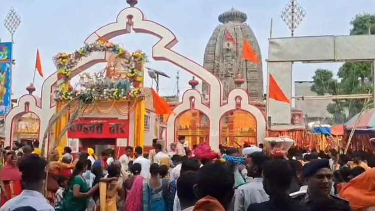 Crowds of devotees and devotees gathered at the Sun Temple i