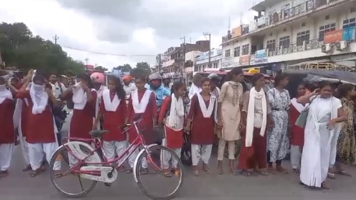 Girls students got angry due to absence of teacher in school