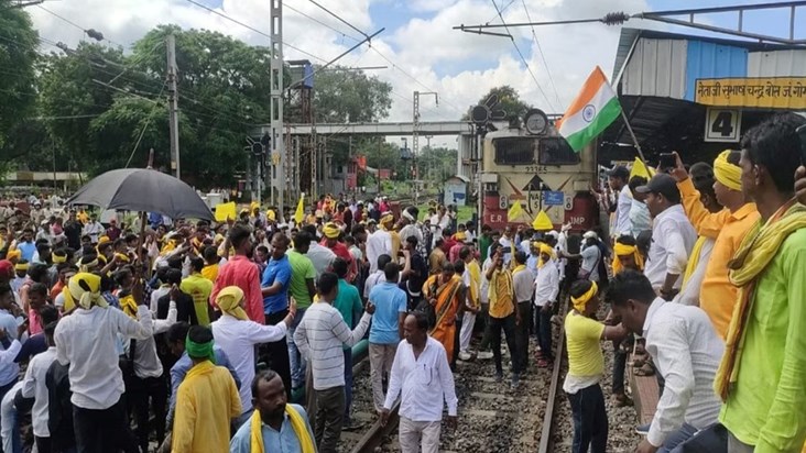In Jharkhand, Kudmi community created ruckus on the railway 