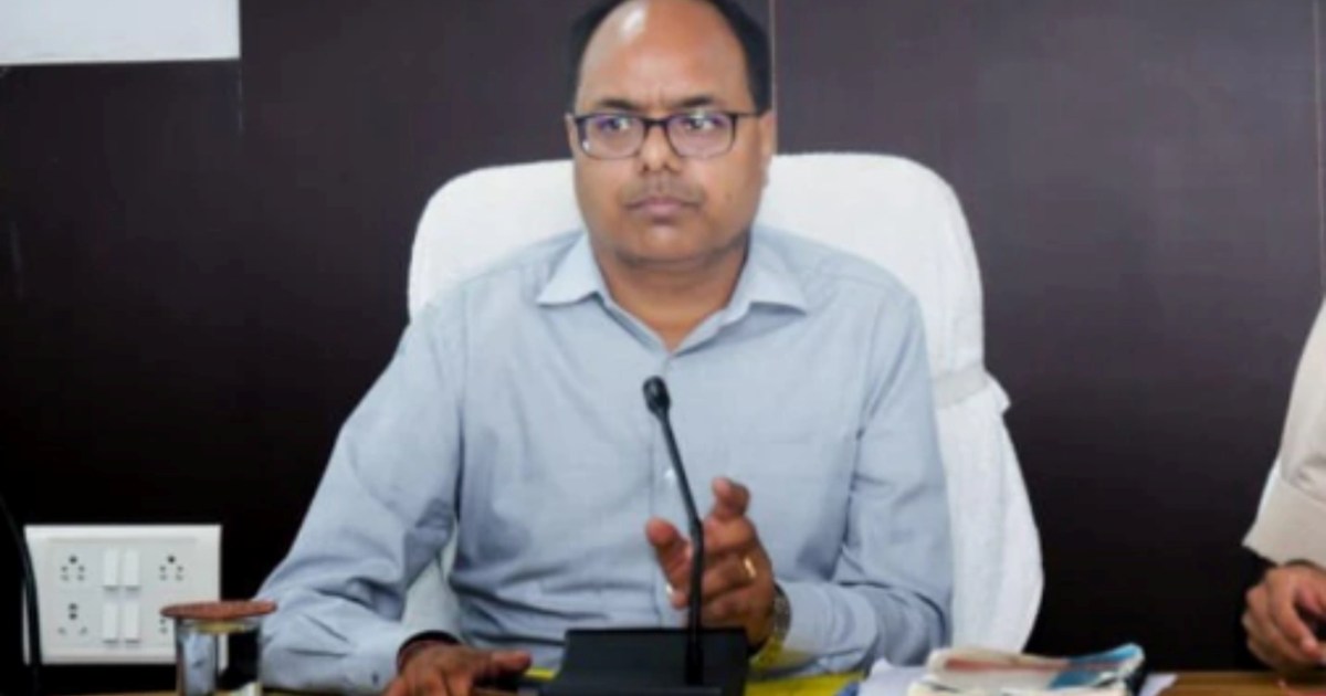 Patna DM discharged from hospital, returns home after recove