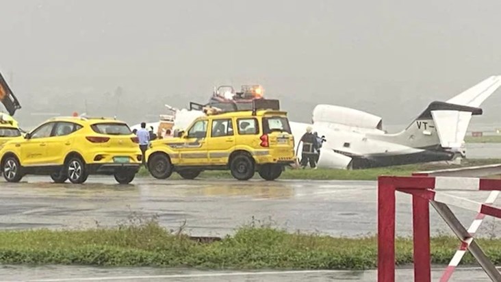 chartered-plane-crash-lands-at-mumbai-airport-6-passengers-w