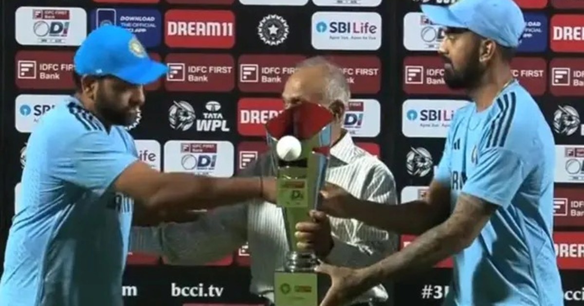 rohit-sharma-call-kl-rahul-to-collect-trophy-india-vs-austra