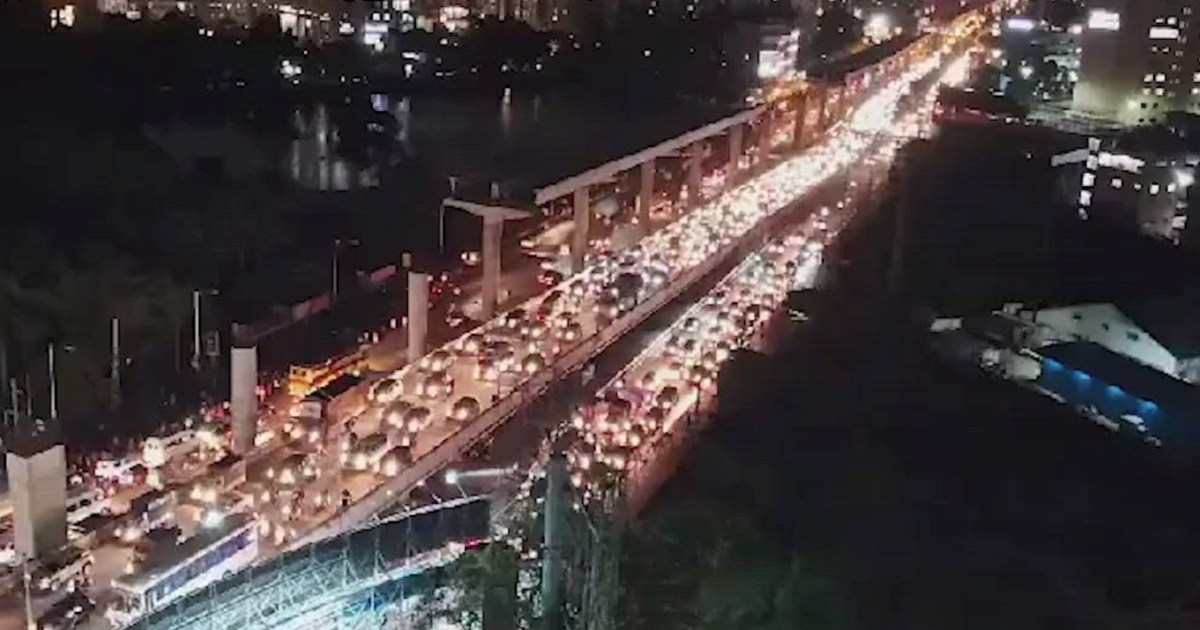 This city stuck in traffic jam, children who left for school