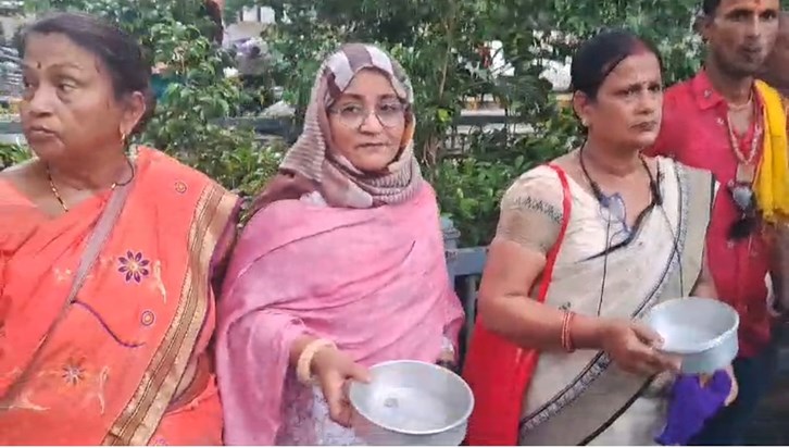 Vittrahit shikshk ne jdu karyaly ka kiya gherav Vittrahit shikshk ne jdu karyaly ka kiya gherav