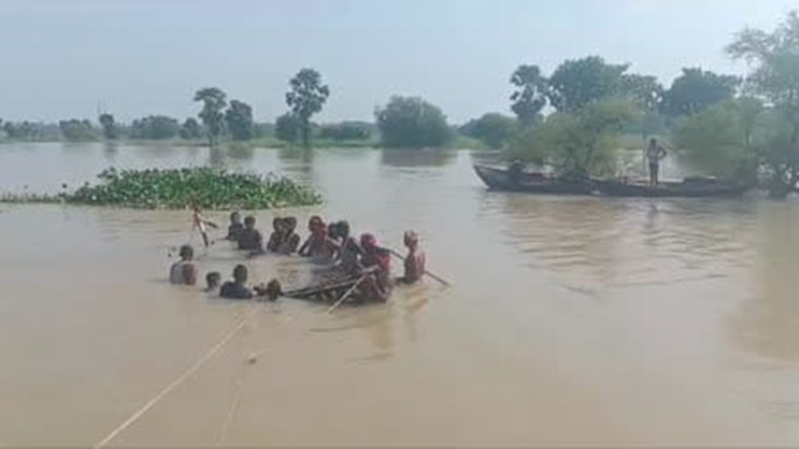 A boat sank in Bhagalpur, SDRF is searching for the drowned 