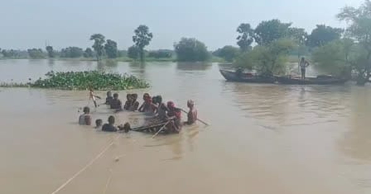 A boat sank in Bhagalpur, SDRF is searching for the drowned 