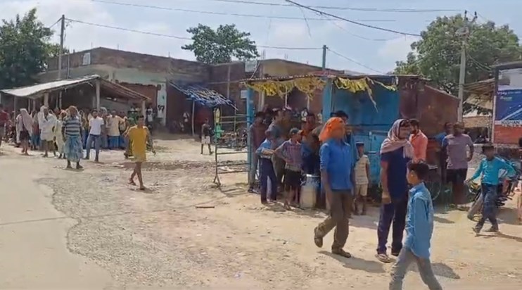 Grocery shopkeeper murdered in public in Saharsa for not giv Grocery shopkeeper murdered in public in Saharsa for not giv