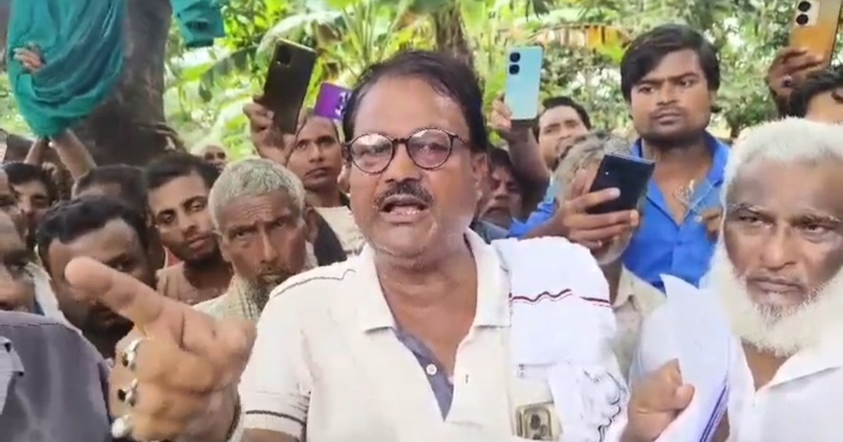 Villagers in Majhaulia of West Champaran opposed the land su