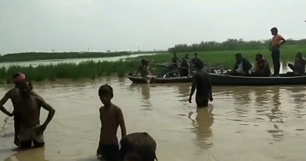 A boat full of passengers capsized in the Kosi river at Kush