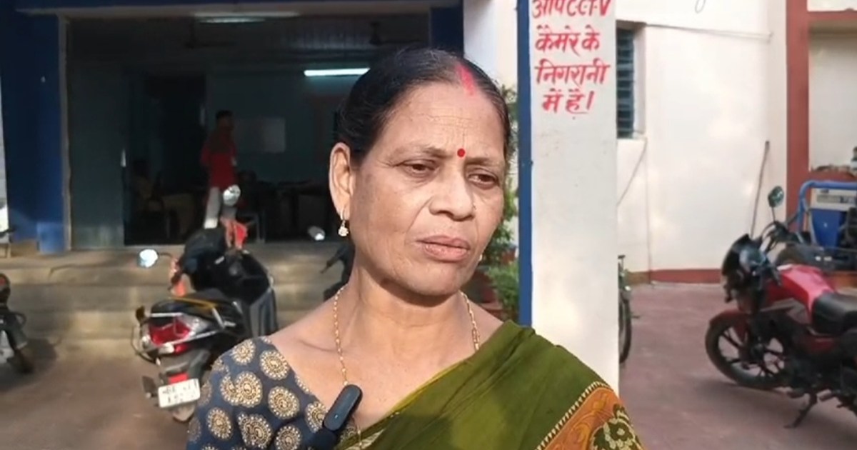 The same teacher was robbed again in Munger