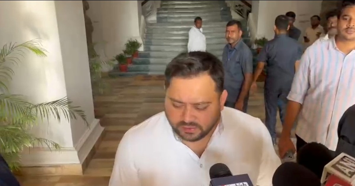 Cm nitish kumar or tejsvwi yadv ki sachivaly me hui mulakat