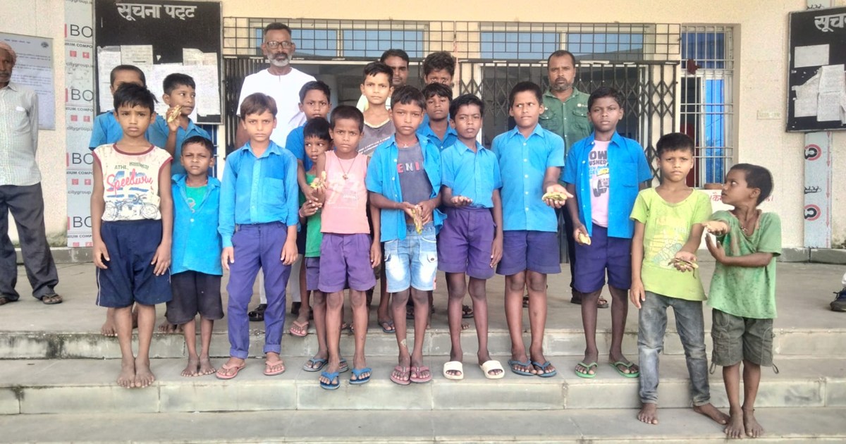 Students got angry after getting rotten banana instead of eg