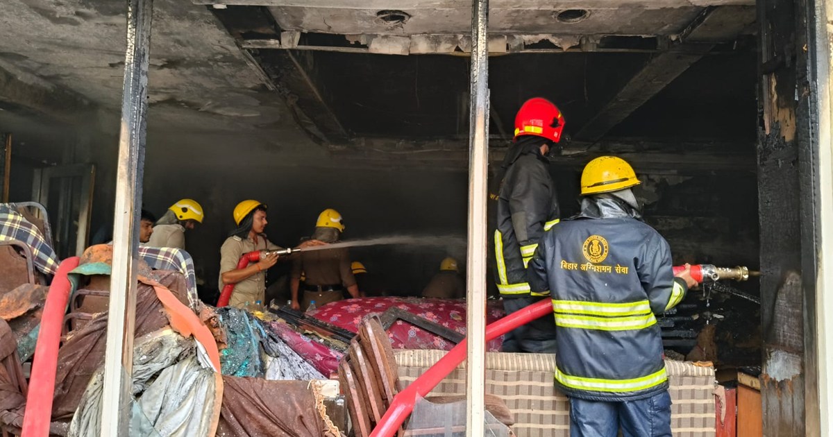 A huge fire broke out in a building located in the middle of