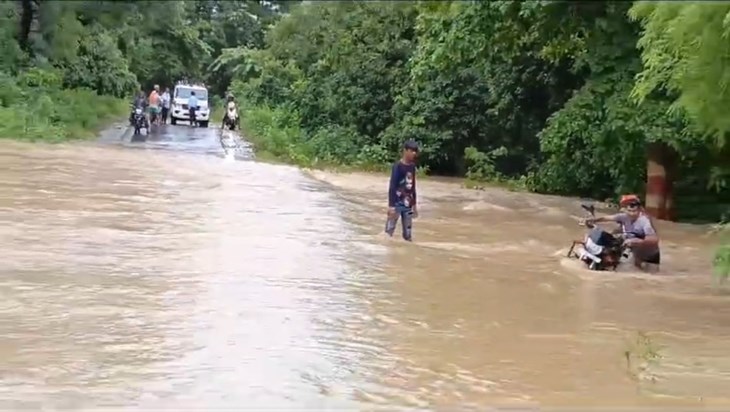 When the bike rider started flowing in the strong current of When the bike rider started flowing in the strong current of