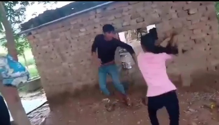A girl student beat up a man who was harassing her with a st A girl student beat up a man who was harassing her with a st
