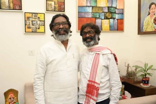 Hemant Soren Meets his Duplicat, Actor Munna Lohar 