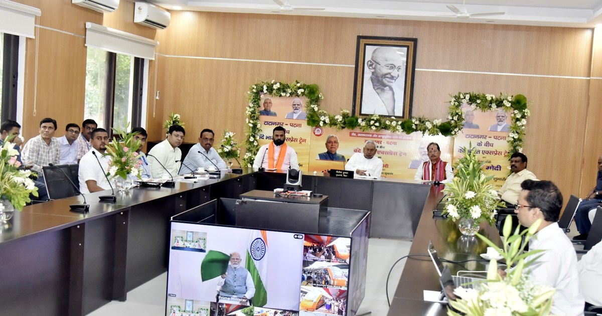 CM Nitish also joined online in PM Modi's Vande Bharat train