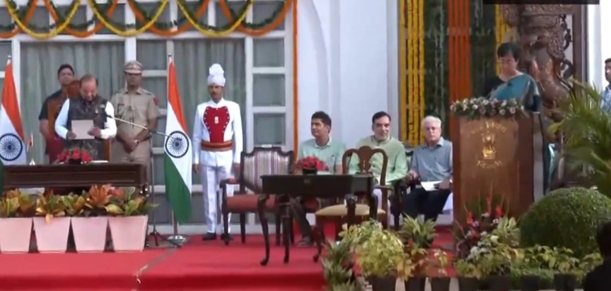 Atishi took oath as Delhi CM, Arvind Kejriwal was also prese Atishi took oath as Delhi CM, Arvind Kejriwal was also prese