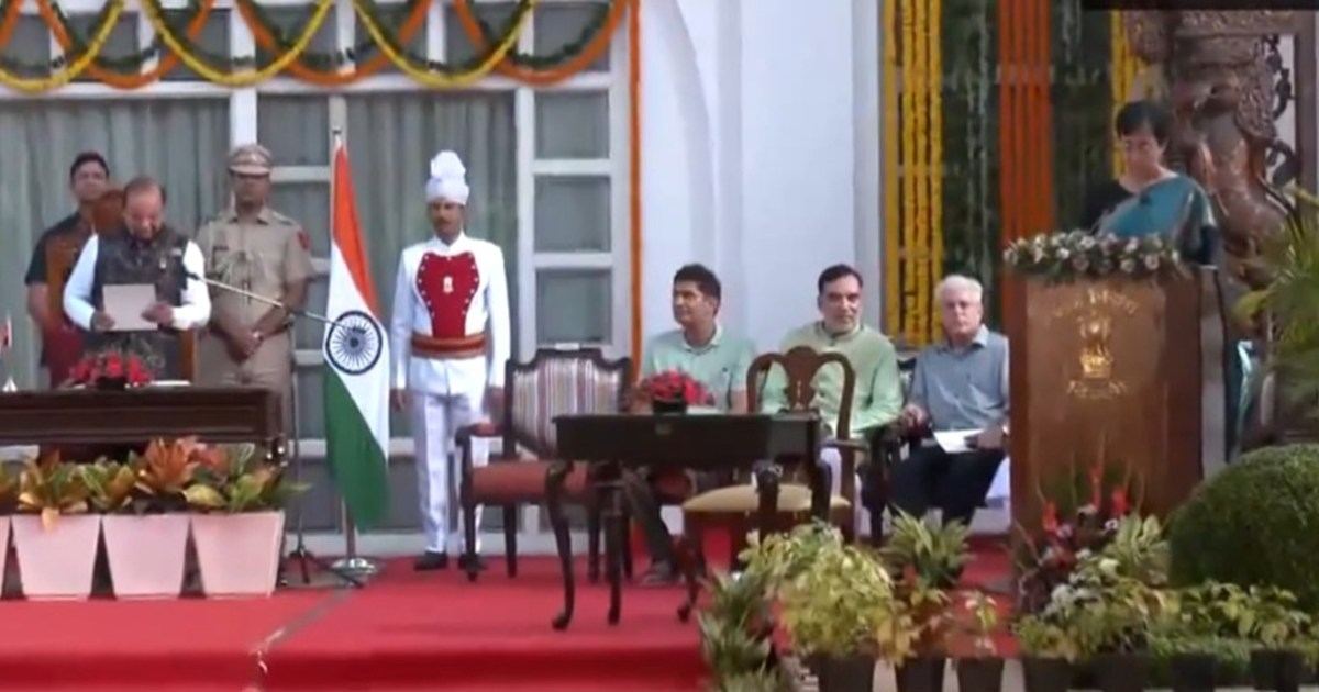 Atishi took oath as Delhi CM, Arvind Kejriwal was also prese