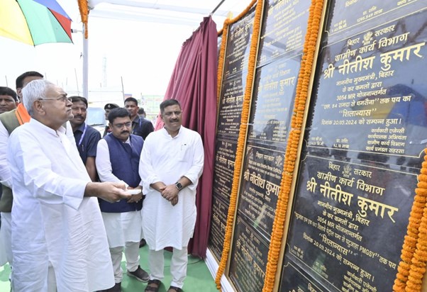 Along with the inauguration of the temple, CM Nitish also ga Along with the inauguration of the temple, CM Nitish also ga