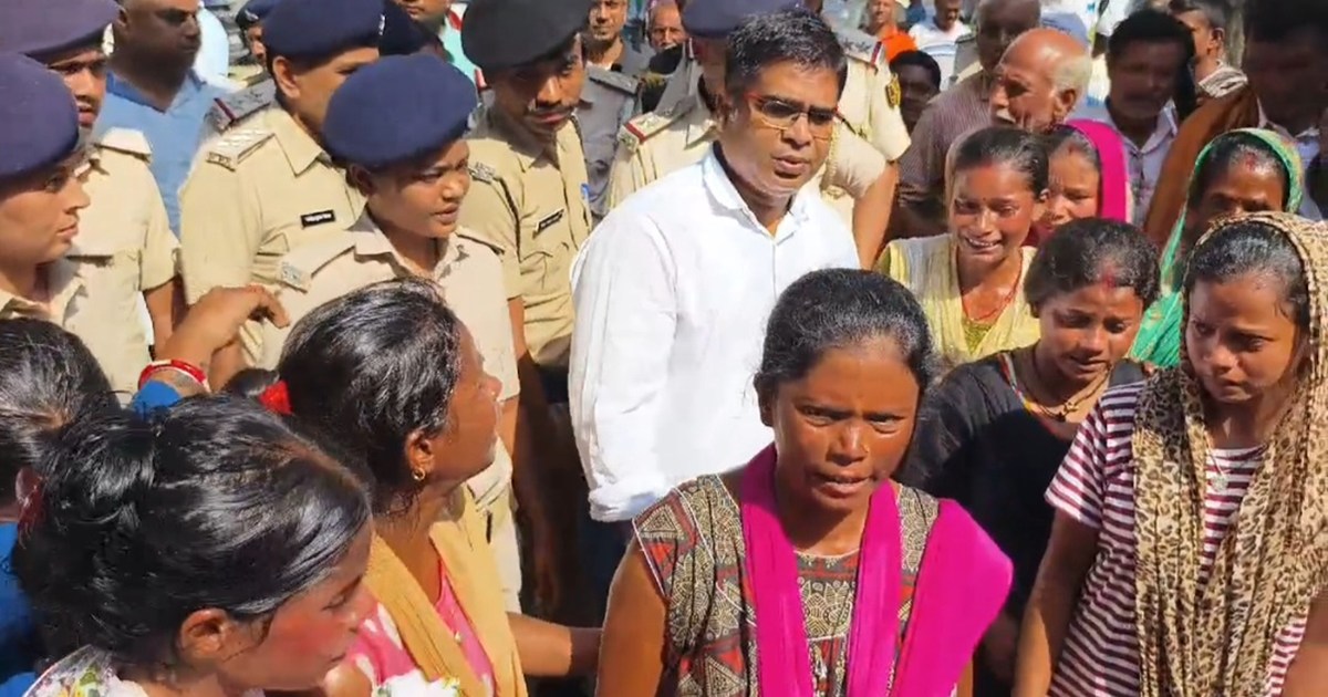 Dozens of tribal women reached Katihar Collectorate to commi