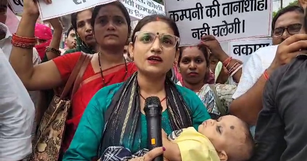 Guest teachers in Motihari started agitation over pending sa