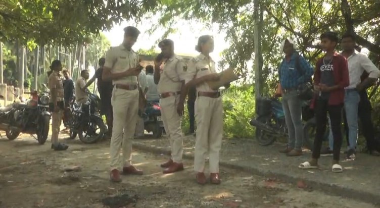 The body of a girl was found in the pond of Darbhanga Sanskr The body of a girl was found in the pond of Darbhanga Sanskr