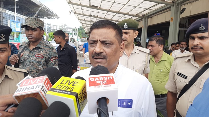 Rajysbha sansd sanjy jha ne tejasvi ke dhnre pr sadha nishna
