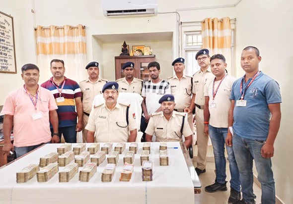 A passenger arrested from Gaya Junction with more than 54 la A passenger arrested from Gaya Junction with more than 54 la