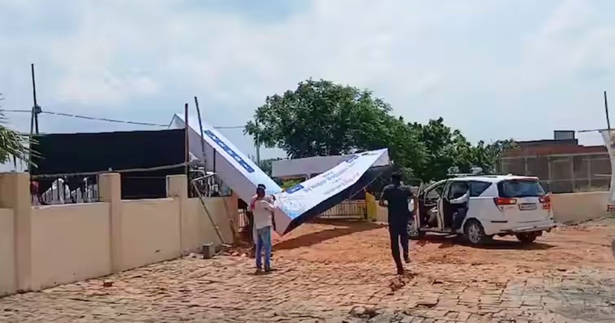 Nitish Kumar narrowly escaped, CM was leaving when the welco