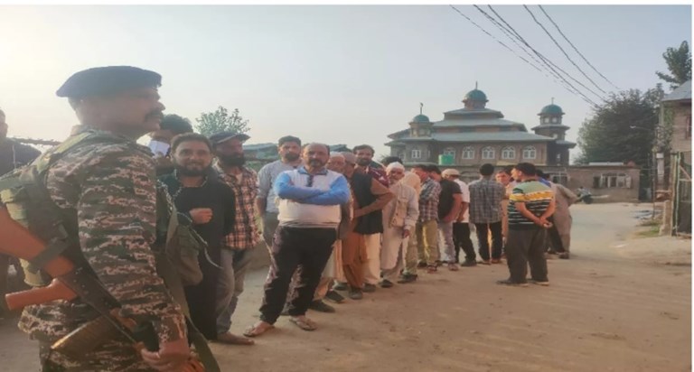 Enthusiasm seen in the second phase of voting in Jammu and K Enthusiasm seen in the second phase of voting in Jammu and K