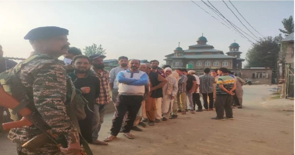 Enthusiasm seen in the second phase of voting in Jammu and K