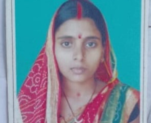 Husband disconnected the phone, then angry wife committed su Husband disconnected the phone, then angry wife committed su