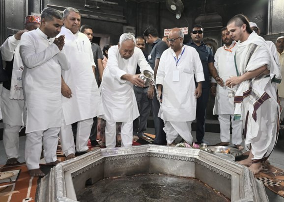 CM Nitish offered prayers at Vishnupad temple in Gaya, inaug
