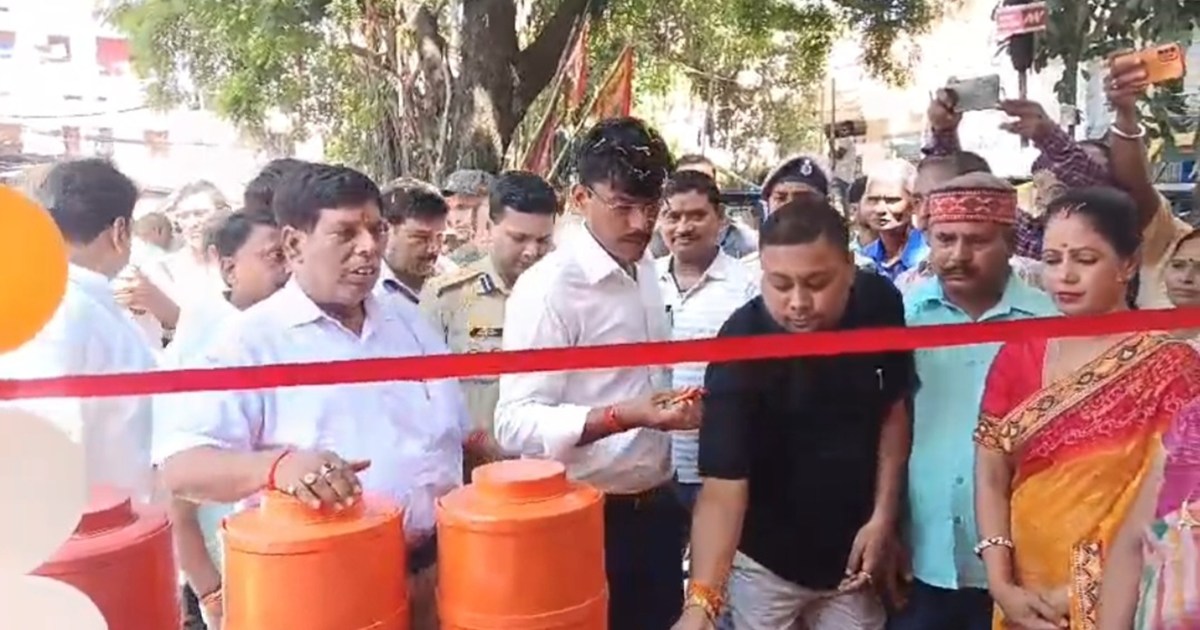Inauguration of camp for providing free tea, biscuits and wa