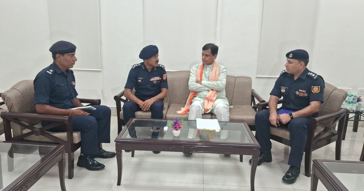 Grh mntraly badh ko lekr alrt patna me hui uchch stroy baith