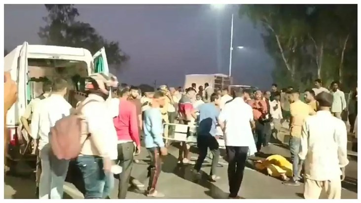 Hit and run in Yogi's rule, two sadhus were crushed by a car Hit and run in Yogi's rule, two sadhus were crushed by a car
