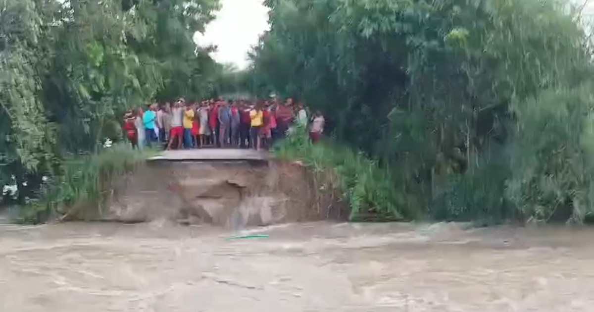 Embankment broke in Bagaha of West Champaran, villagers and 