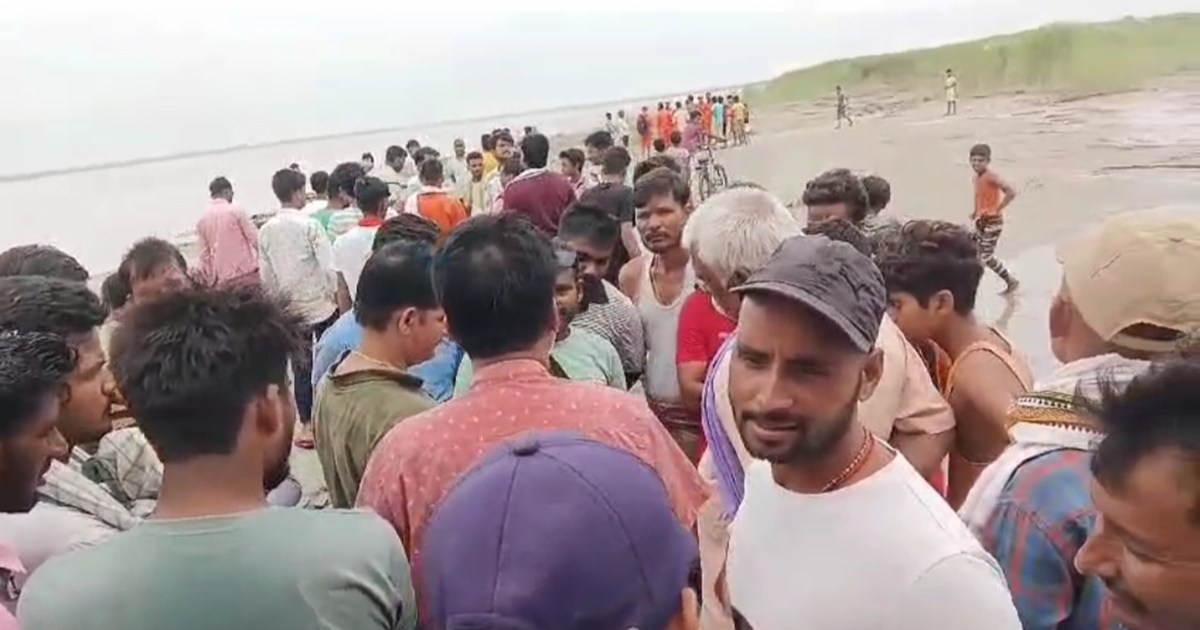 In Gopalganj, a CRPF jawan pushed his wife from a bridge int