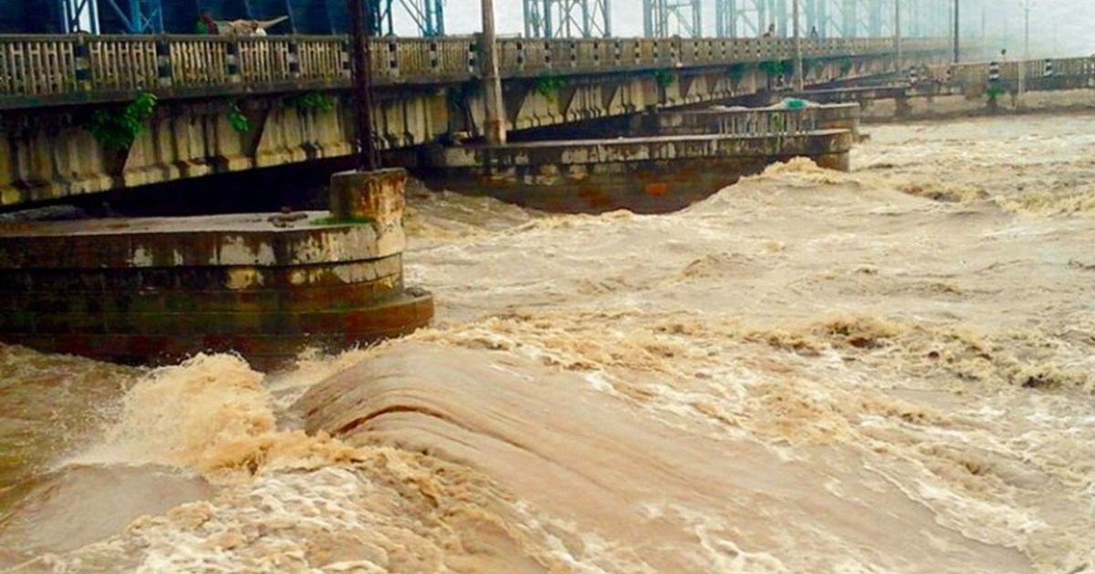 Excess water is discharged from Kosi and Valmiki Nagar Barra