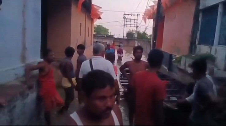A wall collapsed due to flood water in Saran, three children A wall collapsed due to flood water in Saran, three children
