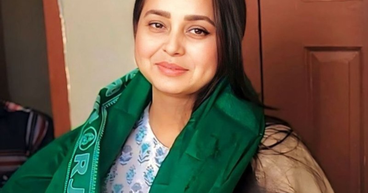 Lalu's daughter Rohini Acharya reached Chhapra, cornered Nit