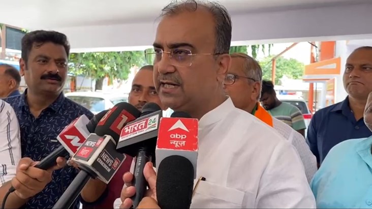 Svasthy mntri mangl pandey ka byan