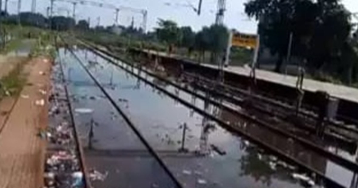 Water rose on the track of Jogbani railway station adjacent 