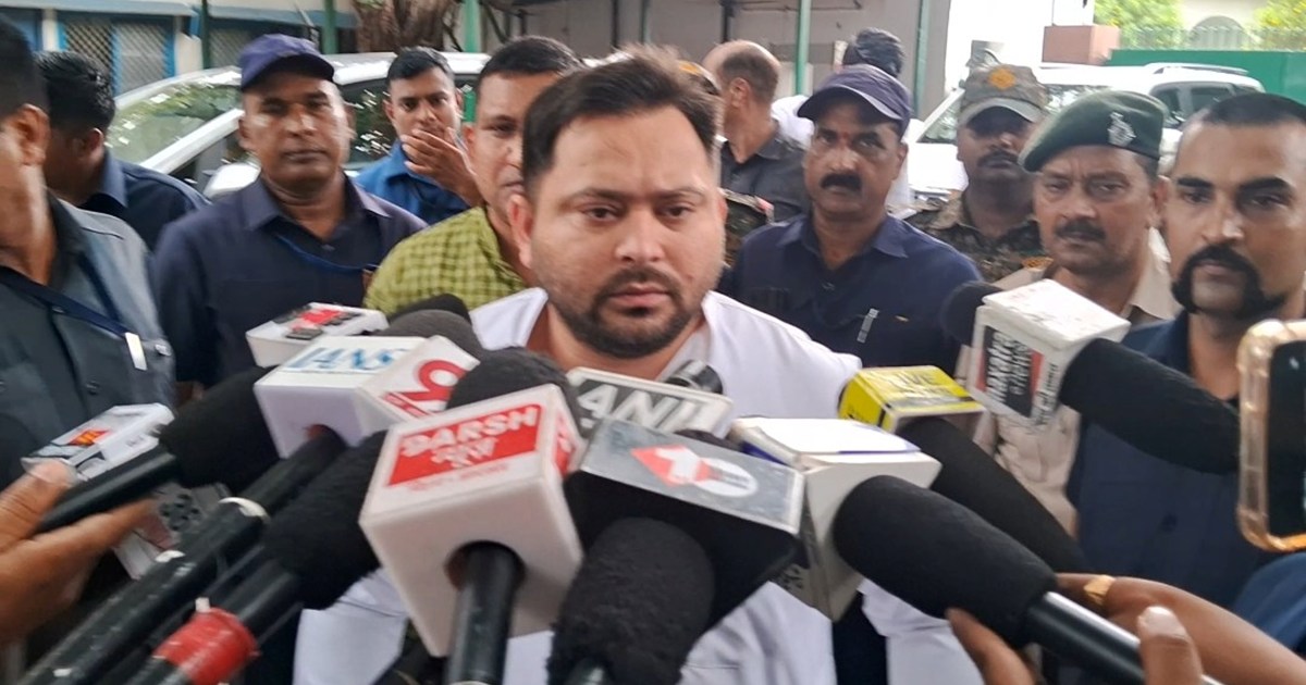 Aarkshn ko lekr sanjy jha ke byan par tejasvi ka pltvar 