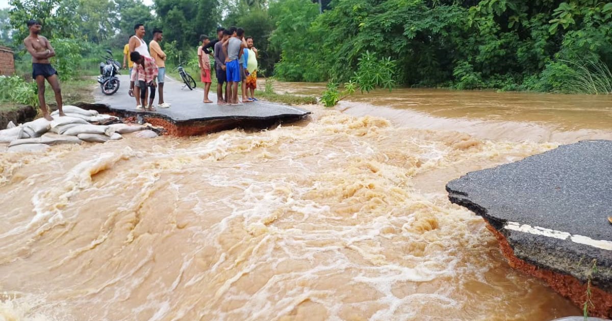 Flood in many villages of drought-hit Gaya district, roads a